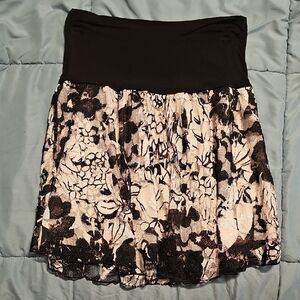 Chic Women's Mini Skirt - Black and Cream Floral